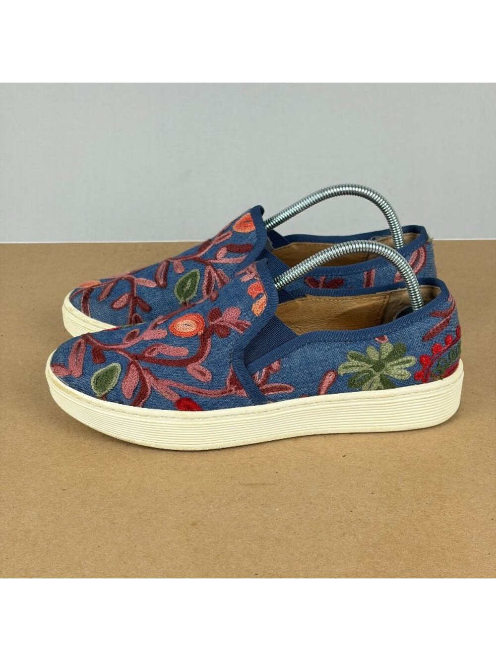 Sofft Somers Embroidered Slip On Sneakers Womens 7.5 Blue Red Pink Casual